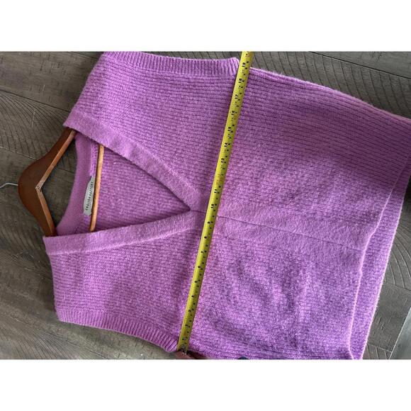 English Factory Ribbed Knit V-Neck Sweater Vest in Orchid Women’s size Medium - Picture 9 of 10